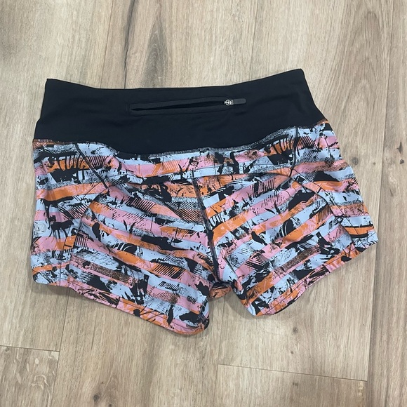 Lululemon Run Times Short II 4", size 2 - Picture 4 of 10